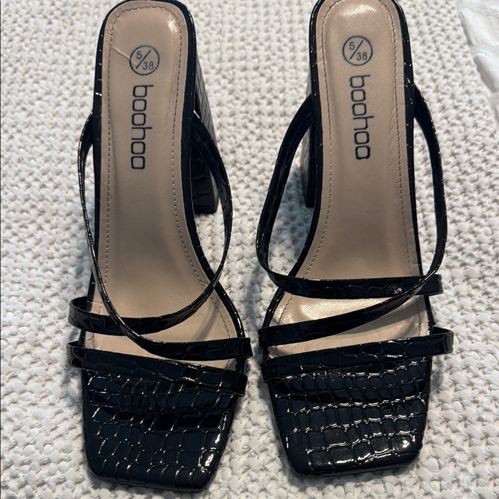 Boohoo Black Strappy Heels Elegant Sandal Design